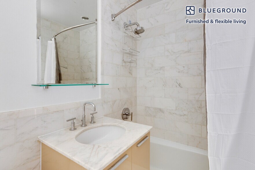 Building Photo - 49 E 34th St