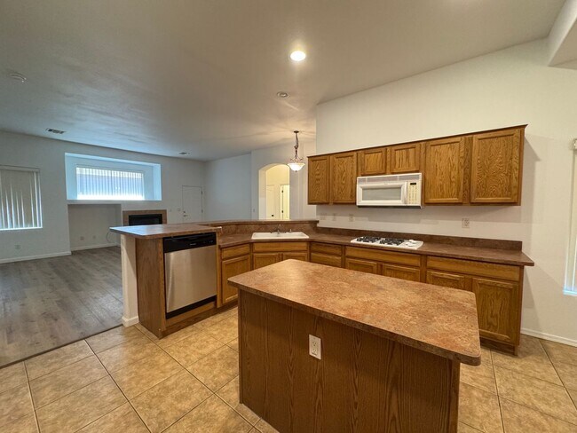 Building Photo - 3 Bed/2 Bath House with Boat Deep 3 Car Garage