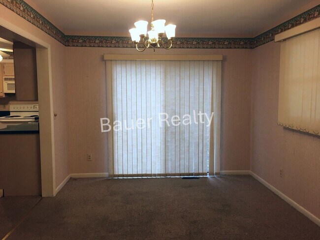 Building Photo - Three Bedroom, Southside Ashland