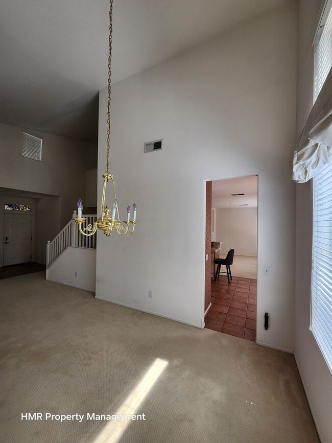 Building Photo - Beautiful two-story in Hunter's Ridge