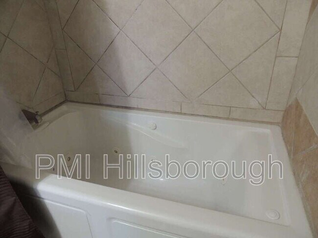 Building Photo - 944 Burlwood St