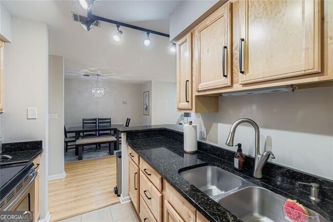 Building Photo - 3302 Pine Heights Dr NE