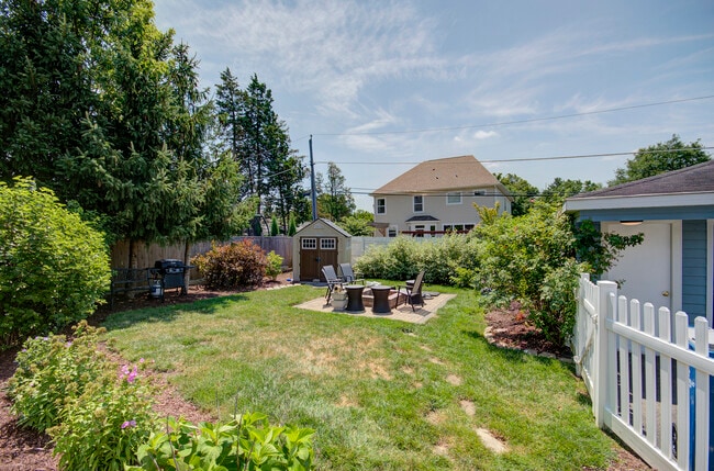 Building Photo - 501 Lincoln Ave