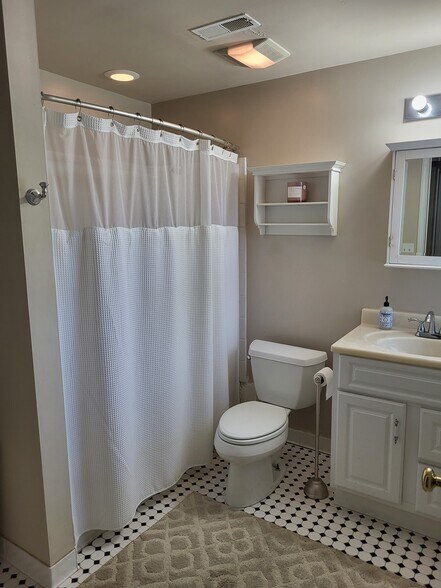 Bath - 3804 Samuel Ave
