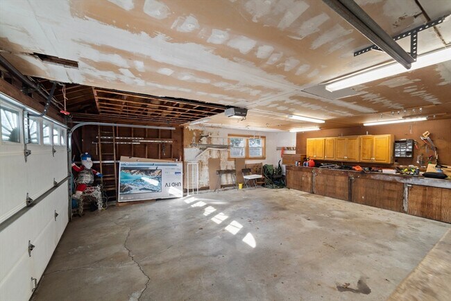 Building Photo - 101 W Plain St