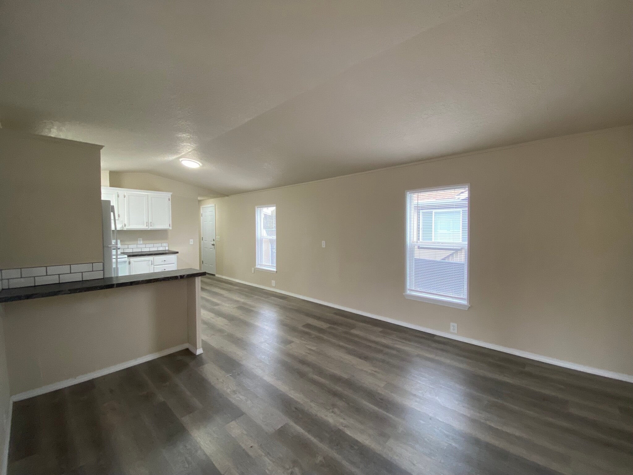 Building Photo - 2099 W Plymouth Cir