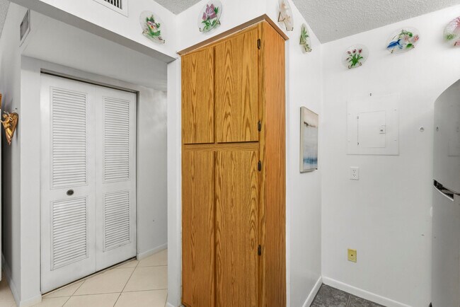 Building Photo - 4452 NE Ocean Blvd