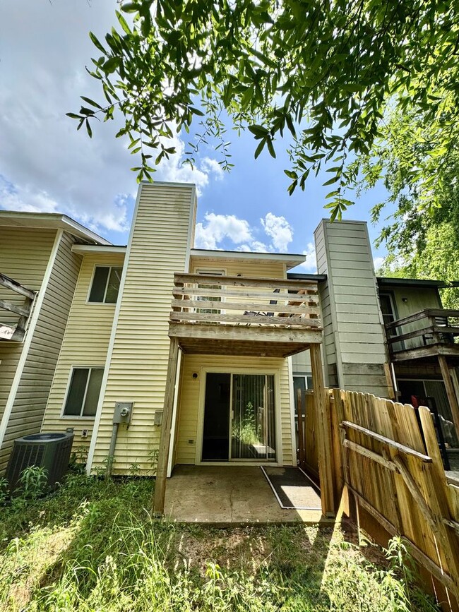 Building Photo - 336 Candlebrook Dr