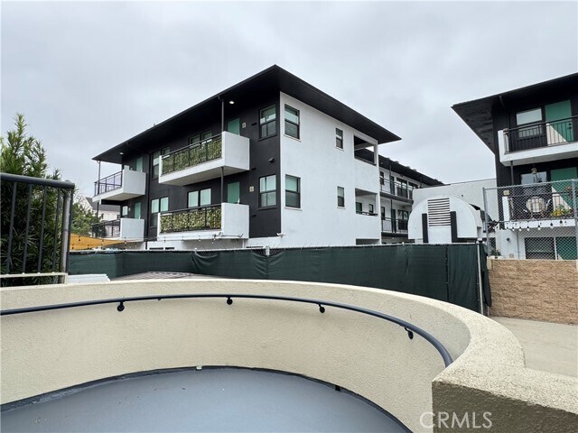 Building Photo - 251 N Oakland Ave