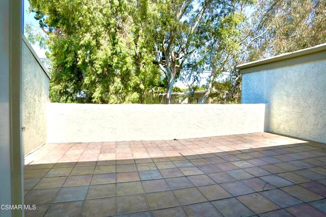 Building Photo - 11738 Moorpark St