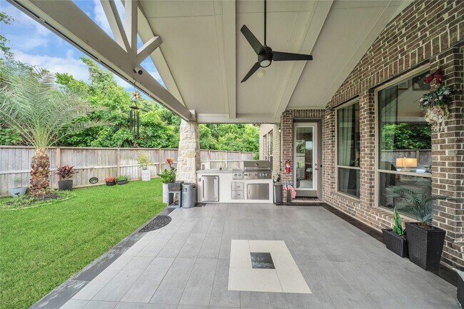 Building Photo - 8826 Forest Side Dr