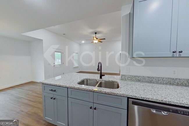 Building Photo - 142 Hughes Dr