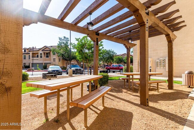 Building Photo - 14575 W Mountain View Blvd