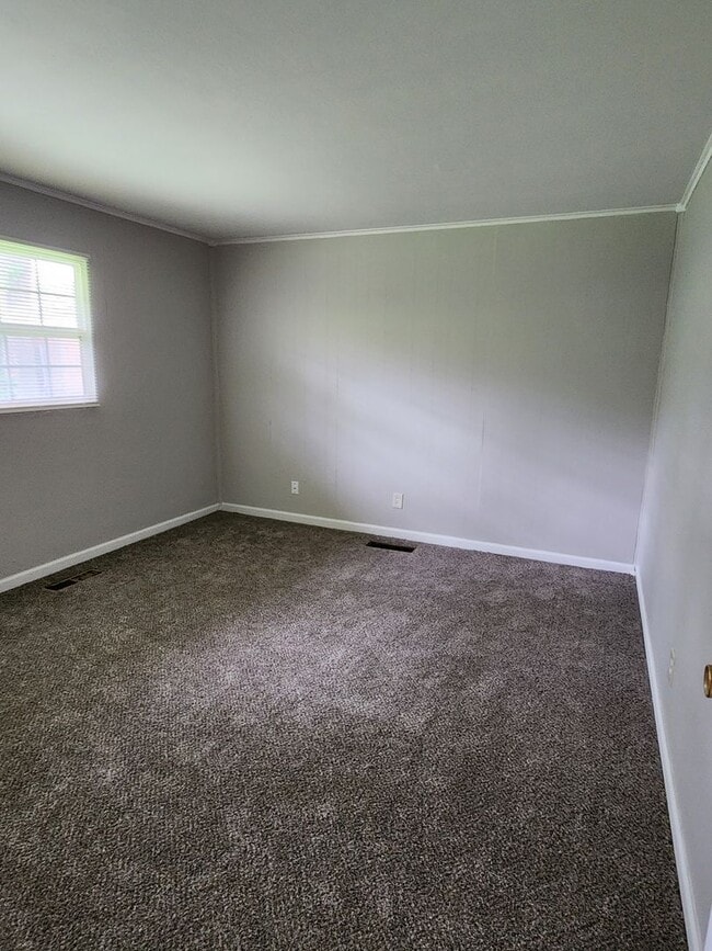 Building Photo - 3 Bedroom Home