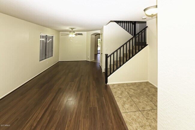 Building Photo - BEAUTIFUL 4 BED 2.5 BATH, OVER 2300SQFT., ...