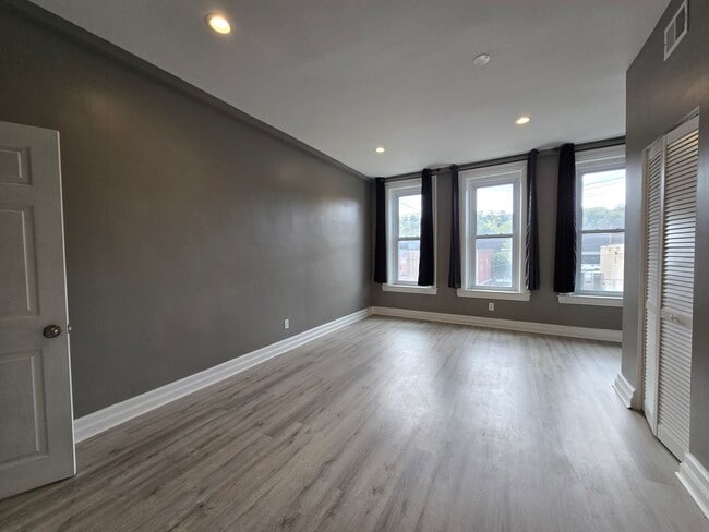 Building Photo - mai920