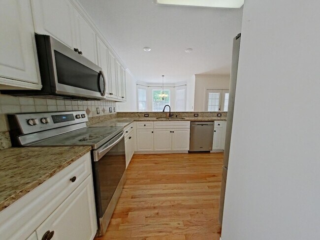 Building Photo - 933 Mitchell Ln