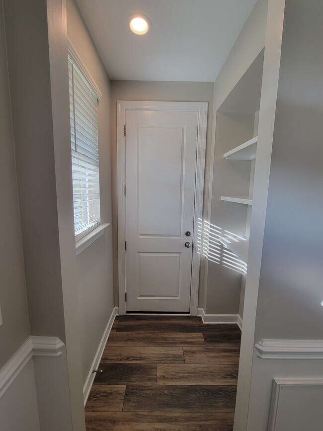 Building Photo - 5806 Clan Maclaine Dr