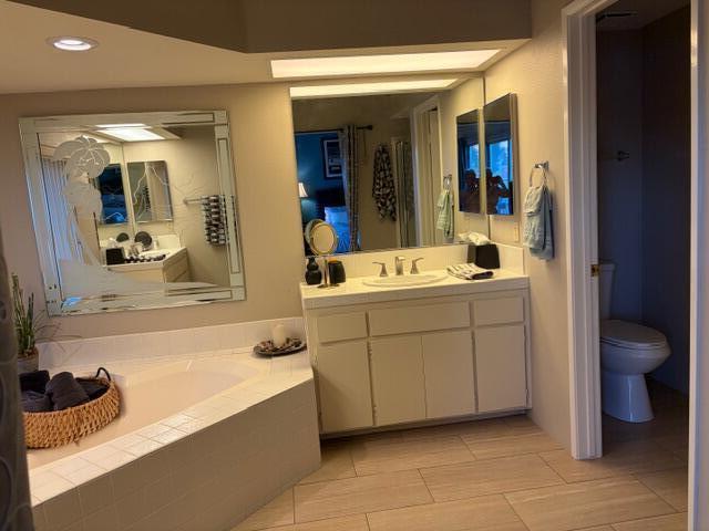 Building Photo - 726 Vista Lago Dr N