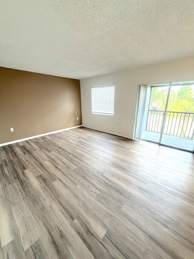 Building Photo - 2515 N Alafaya Trail
