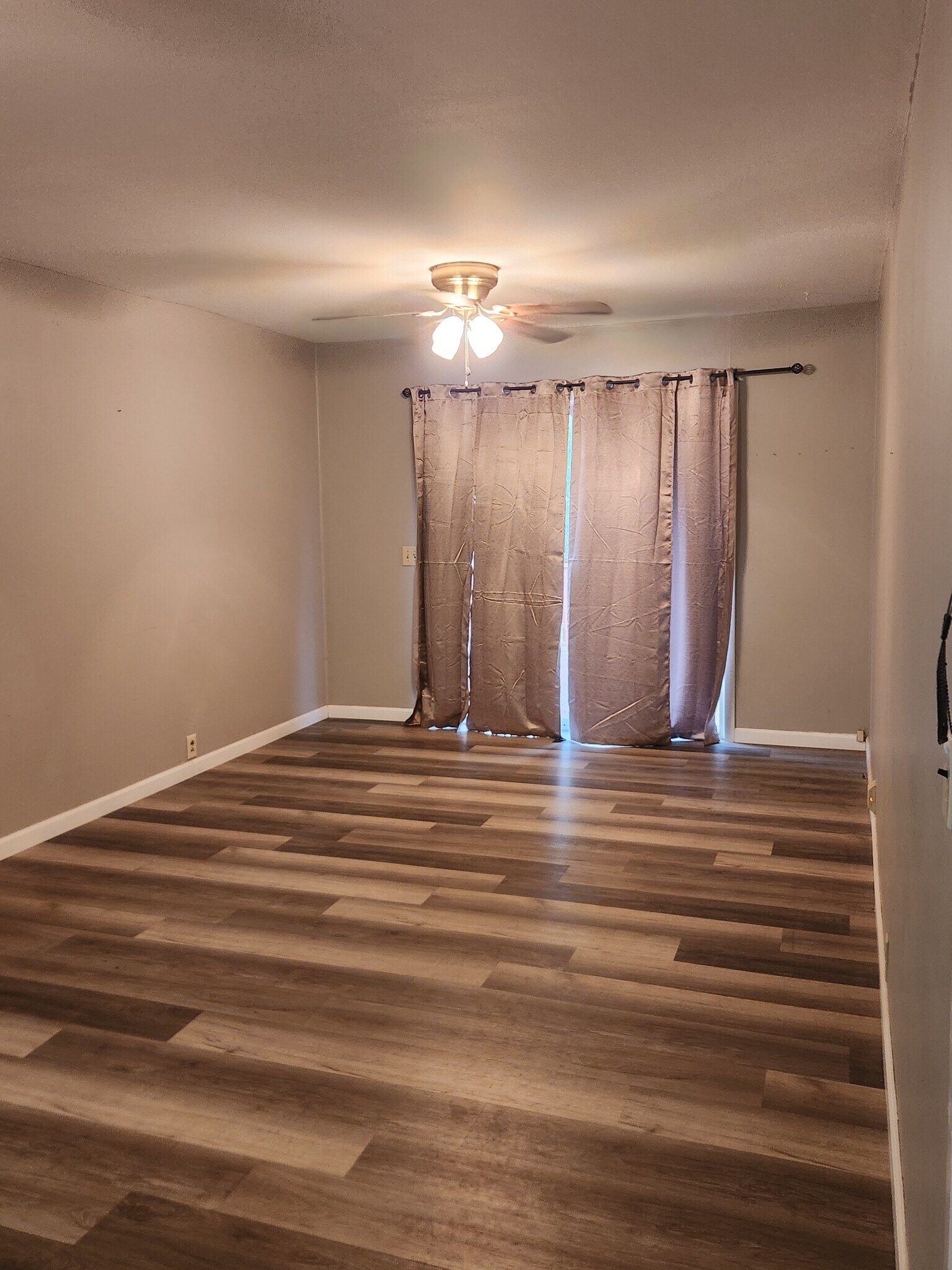 Building Photo - 205 Cedar St