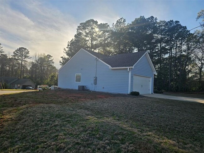 Building Photo - 175 Sawmill Ct N