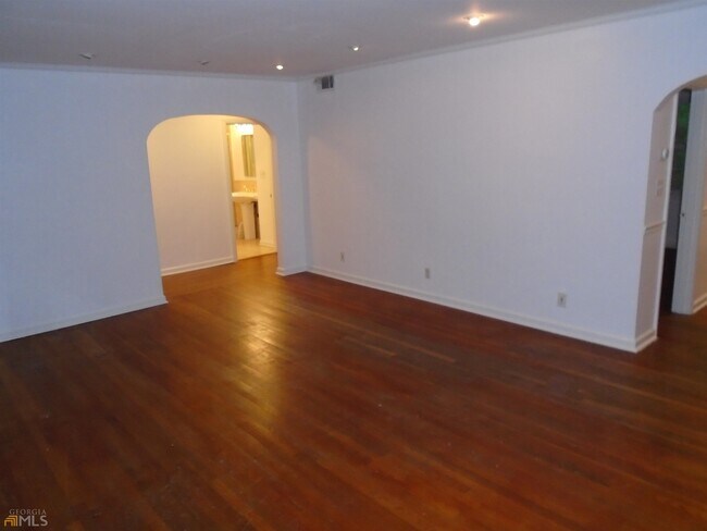 Building Photo - 1365 Scott Blvd