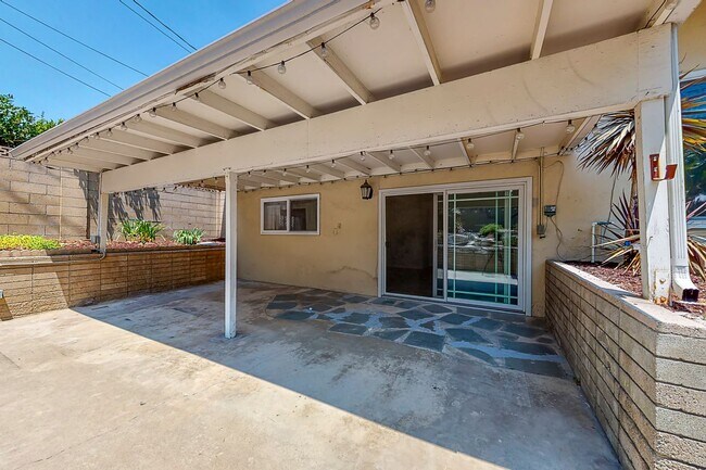 Building Photo - Large Family home - 4 Bedroom / 3 Bath