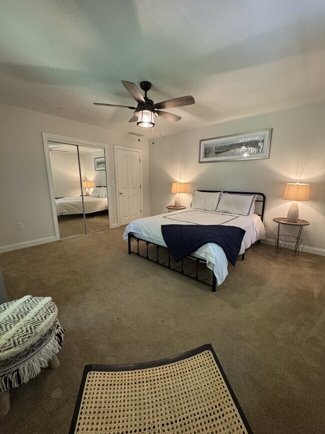 Building Photo - Fairview home 5 bedroom 3 1/2 bathroom home