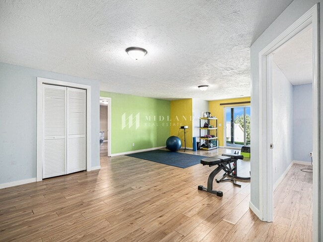 Building Photo - 1.5 story in Ashford Hollow