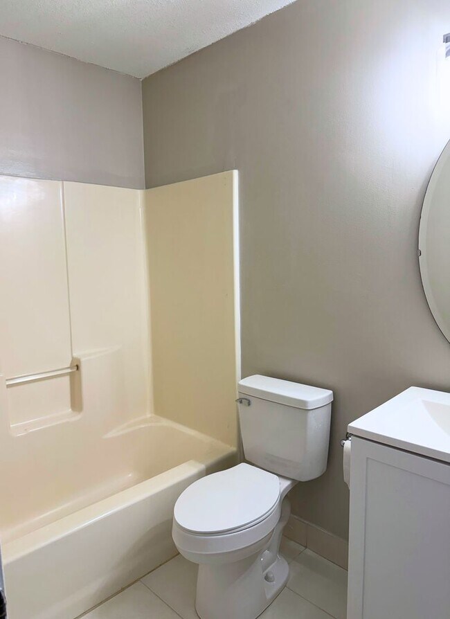 Building Photo - Updated 4BR/2BA Home in Cul-de-Sac