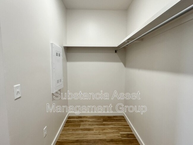 Building Photo - 1653 Midtown Pl