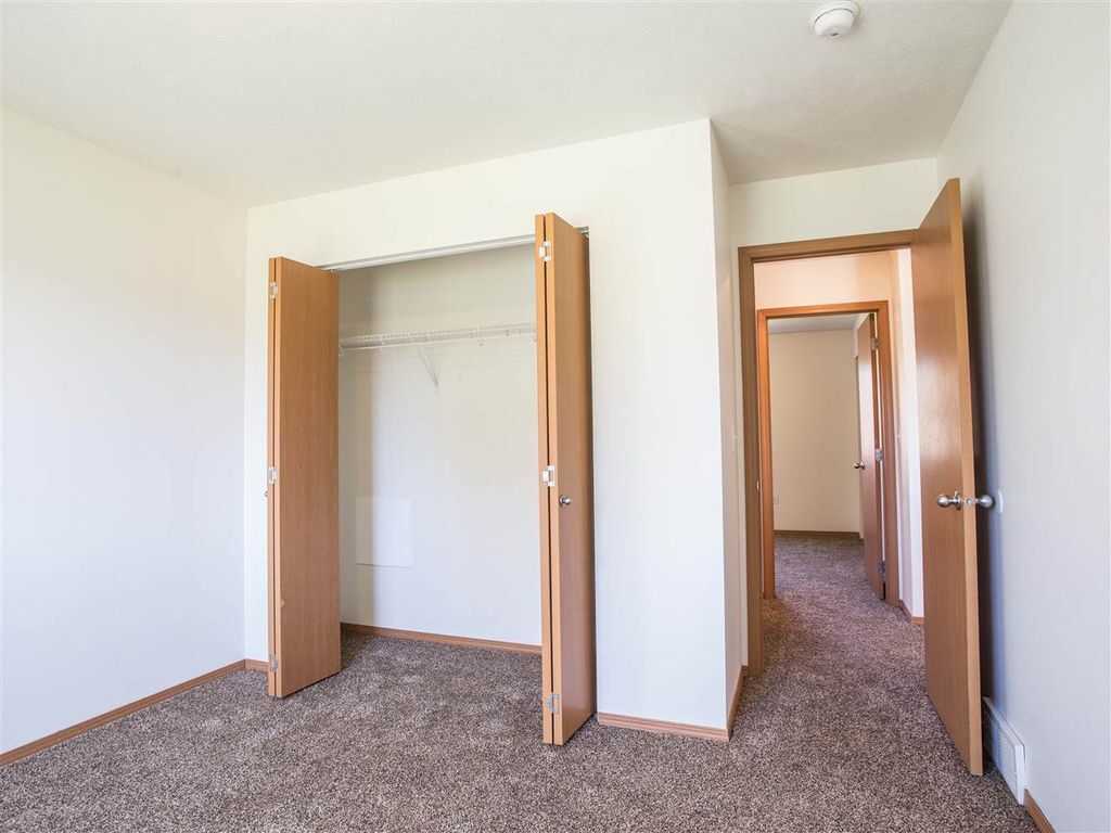 Upstairs bedroom - 4301 N Blake Rd