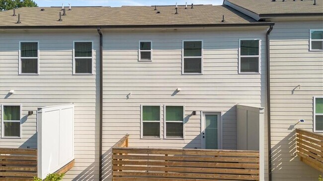 Building Photo - 3376 Macaiva Aly