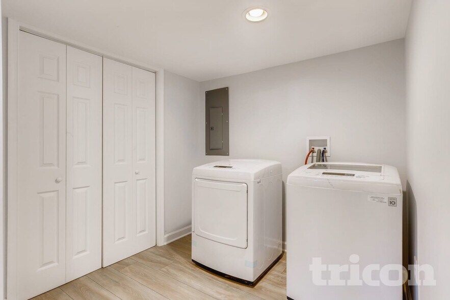 Building Photo - 3523 Sussex Rd