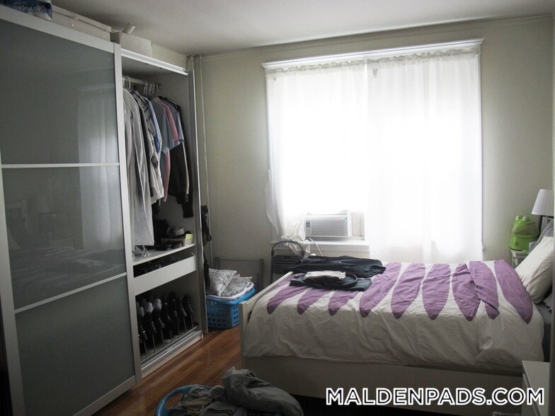 Building Photo - 88 Maple St