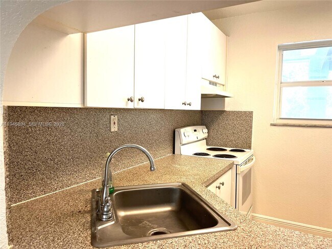 Building Photo - 17255 SW 95th Ave