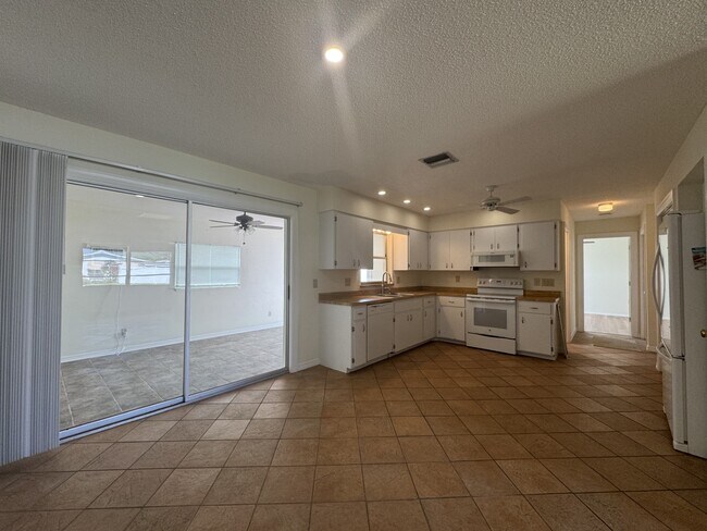 Building Photo - 1039 Kimball Rd