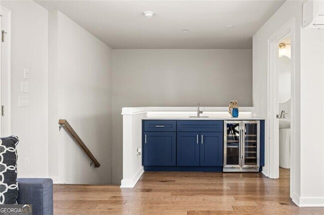 Building Photo - 2145 Burnside Dr NW