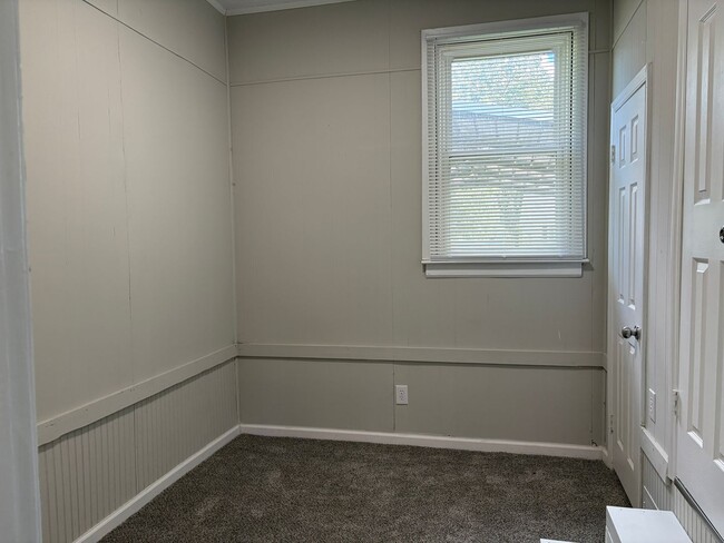 Building Photo - 3 Bedroom, 1.5 Bathroom in Mayodan!