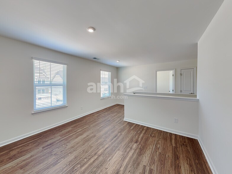 Building Photo - 648 Hamilton Park Dr