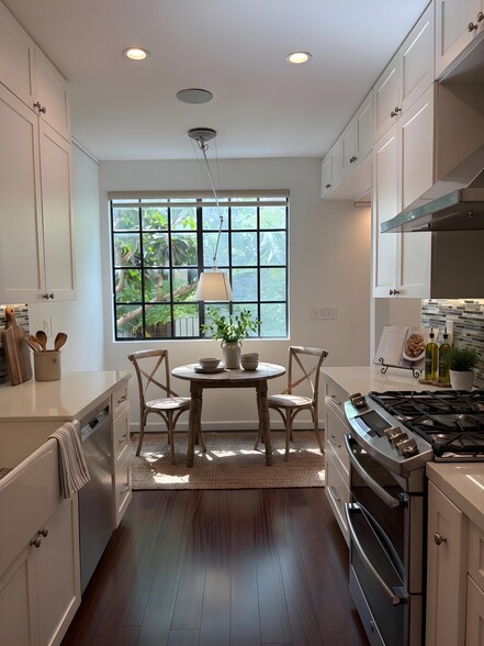 Breakfast Nook - 11939 Gorham Ave