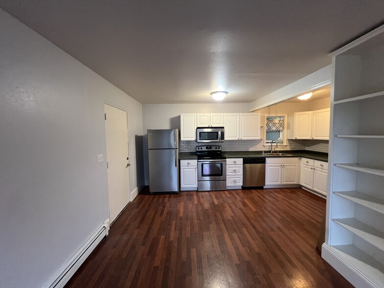 Building Photo - 1862 triton ct