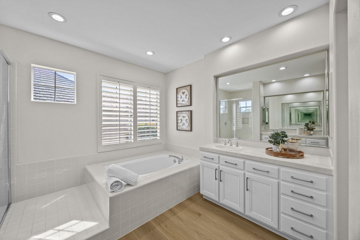 Building Photo - 12 Calais