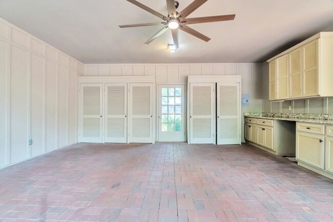 Building Photo - ** 3 bed 2 bath located in McGehee Estate ...