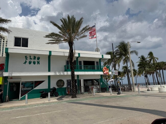 Building Photo - 200 S Birch Rd