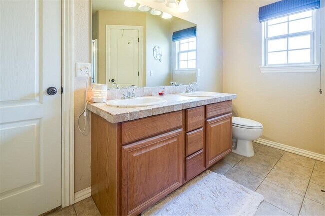 Building Photo - 4143 W Spring House Dr