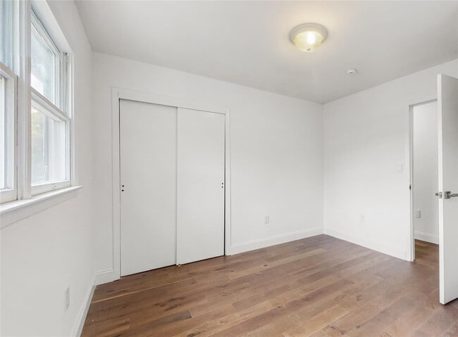 Building Photo - 706 Longacre Ave