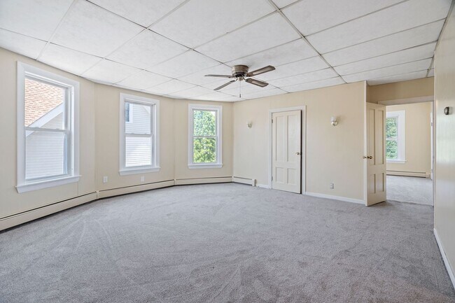 Building Photo - 135 Sagamore St