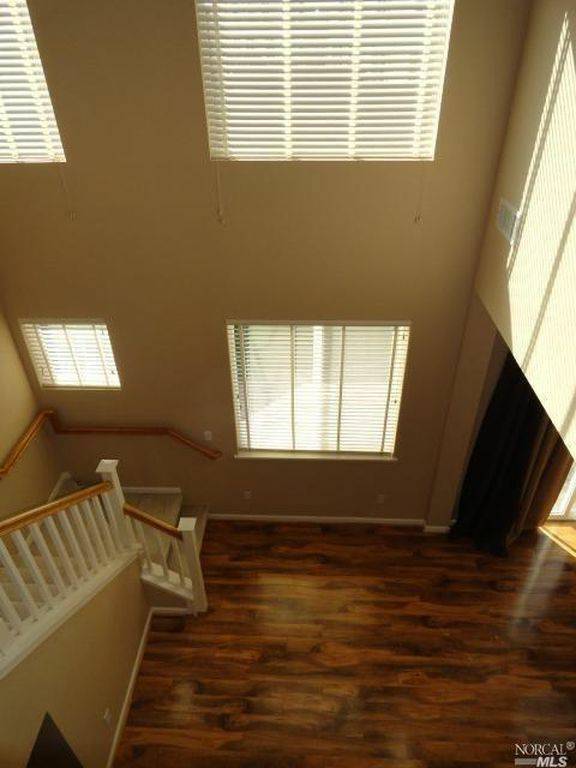 Building Photo - 557 Loch Lomond Way